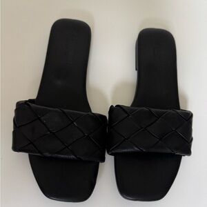 Cushionaire Memory Foam Black Woven Slide Sandals